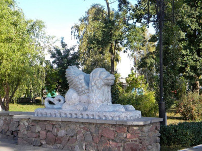 Скульптурная композиция «Львы».